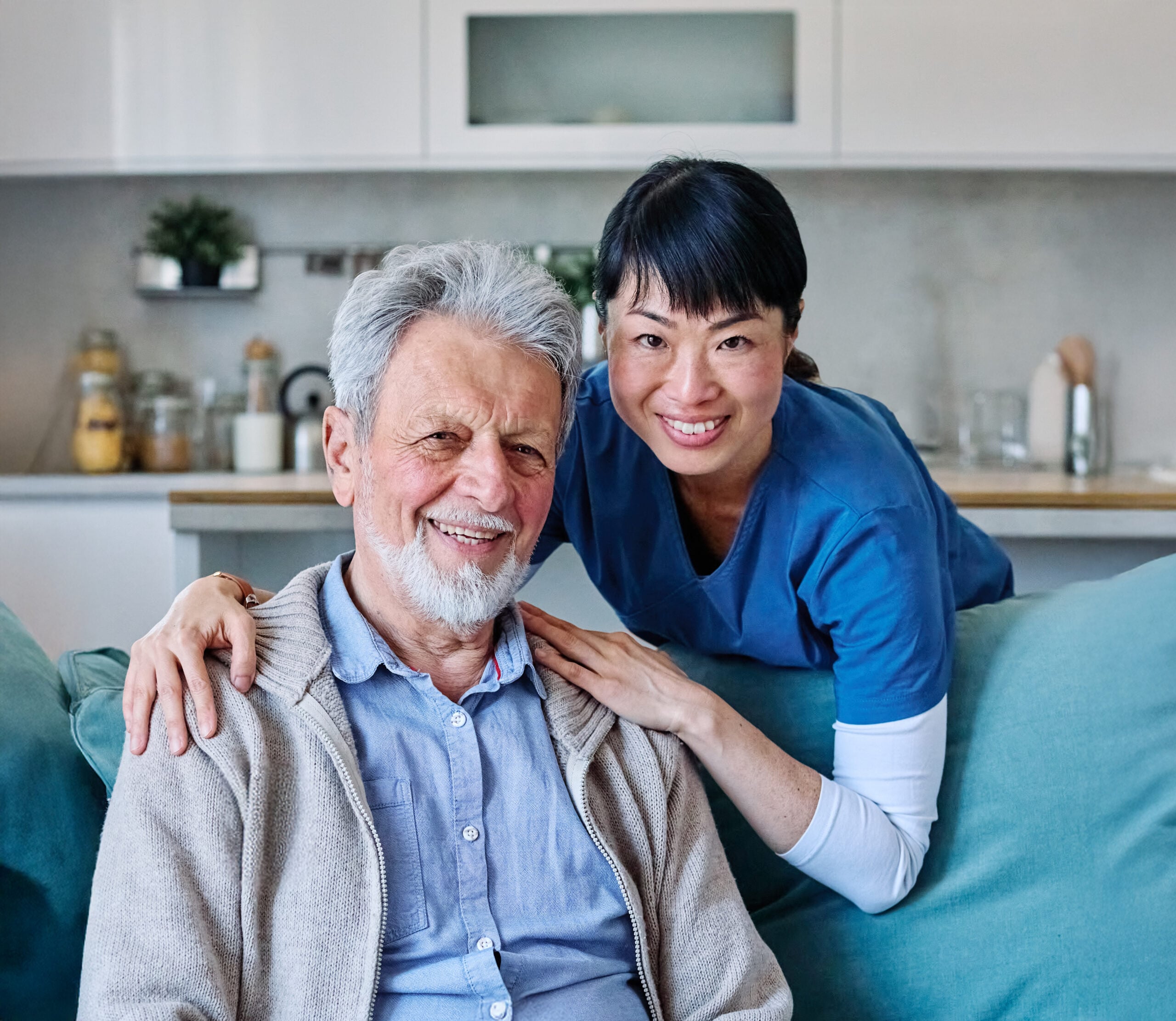Home Care vs. Home Health Care in Venice Home health care Venice, FL with a home health aide providing personal care, companionship, meal preparation, and daily support for a senior at home.